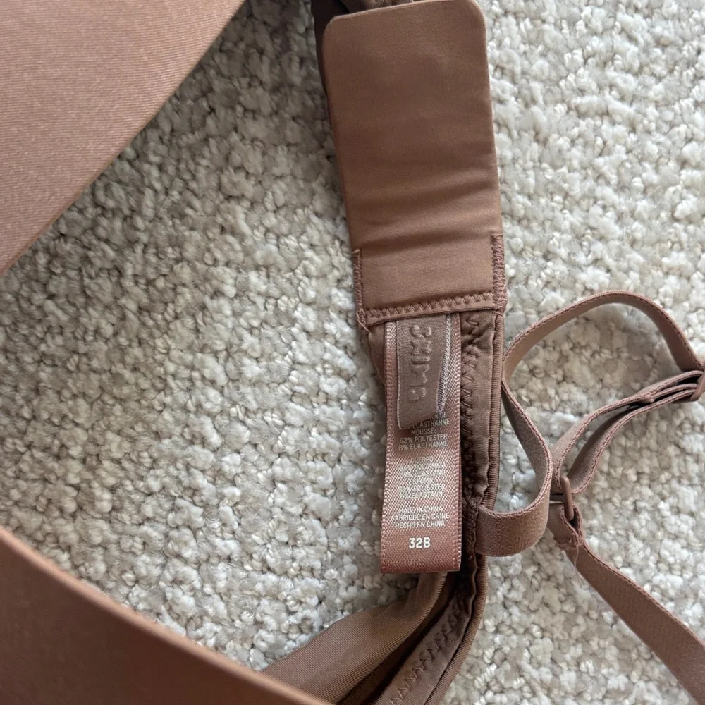 SKIMS Nude Push-up Bra - Picture 3 of 4